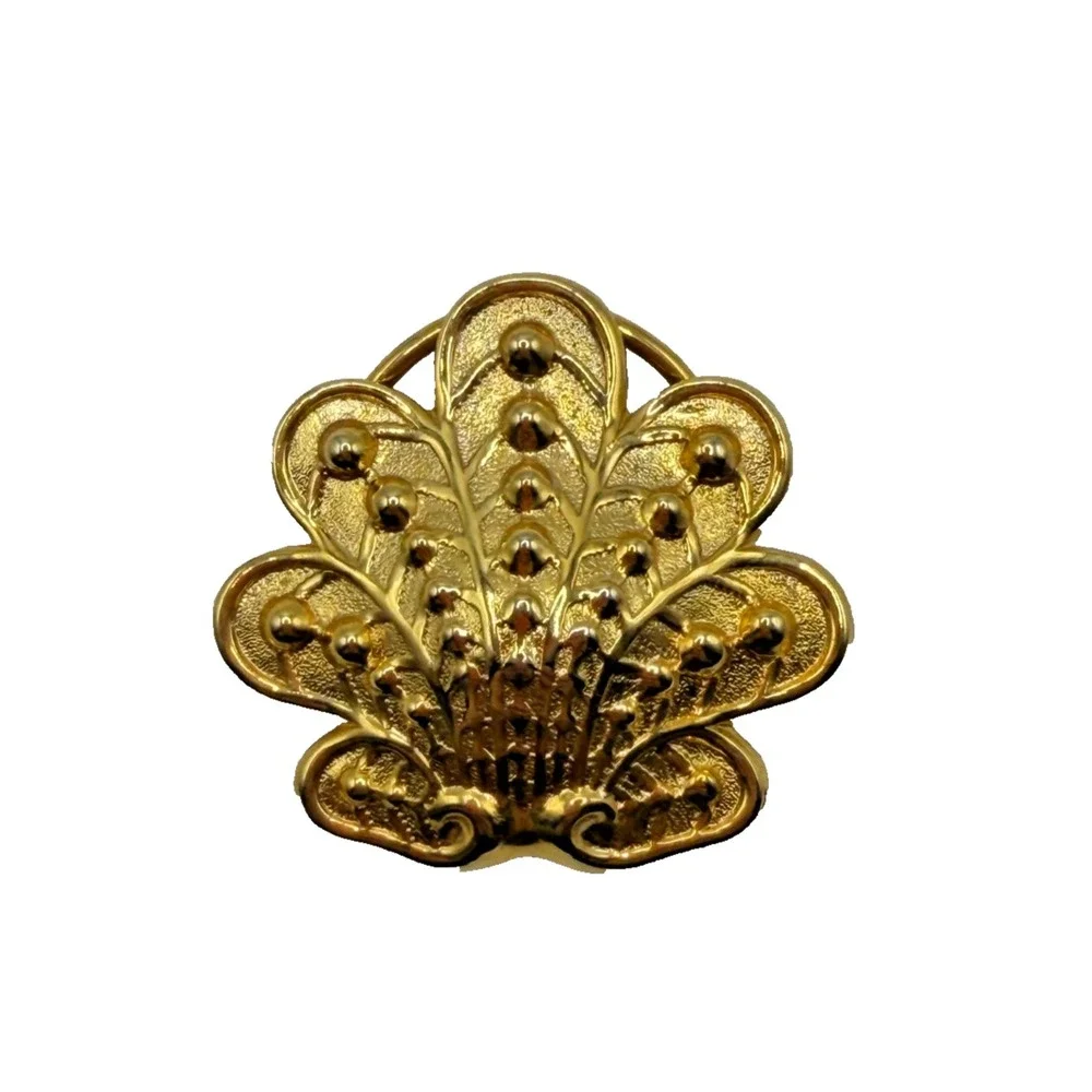 Kathie Lee Vintage Gold Tone Scalloped Shell Scarf Clip Accessory